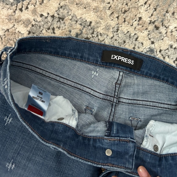 EXPRESS SKINNY JEANS W/ DISTRESSED DESIGNS - Picture 2 of 3